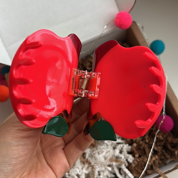 New Apple Hair Clip - Picture 4 of 4